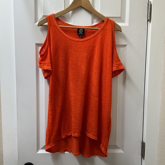Bobeau Cold Shoulder Top - Picture 3 of 13